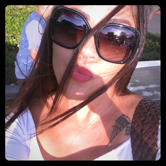 Meet your Posher, Joann - Picture 1 of 1